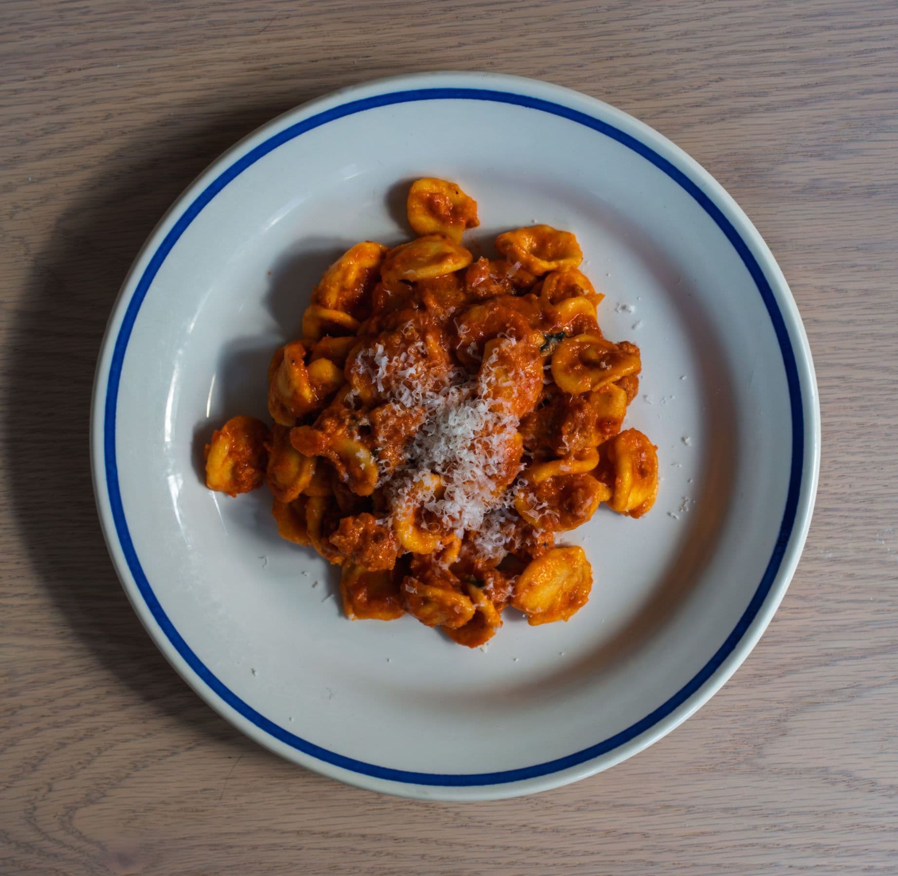 Salsicciapasta med tomat