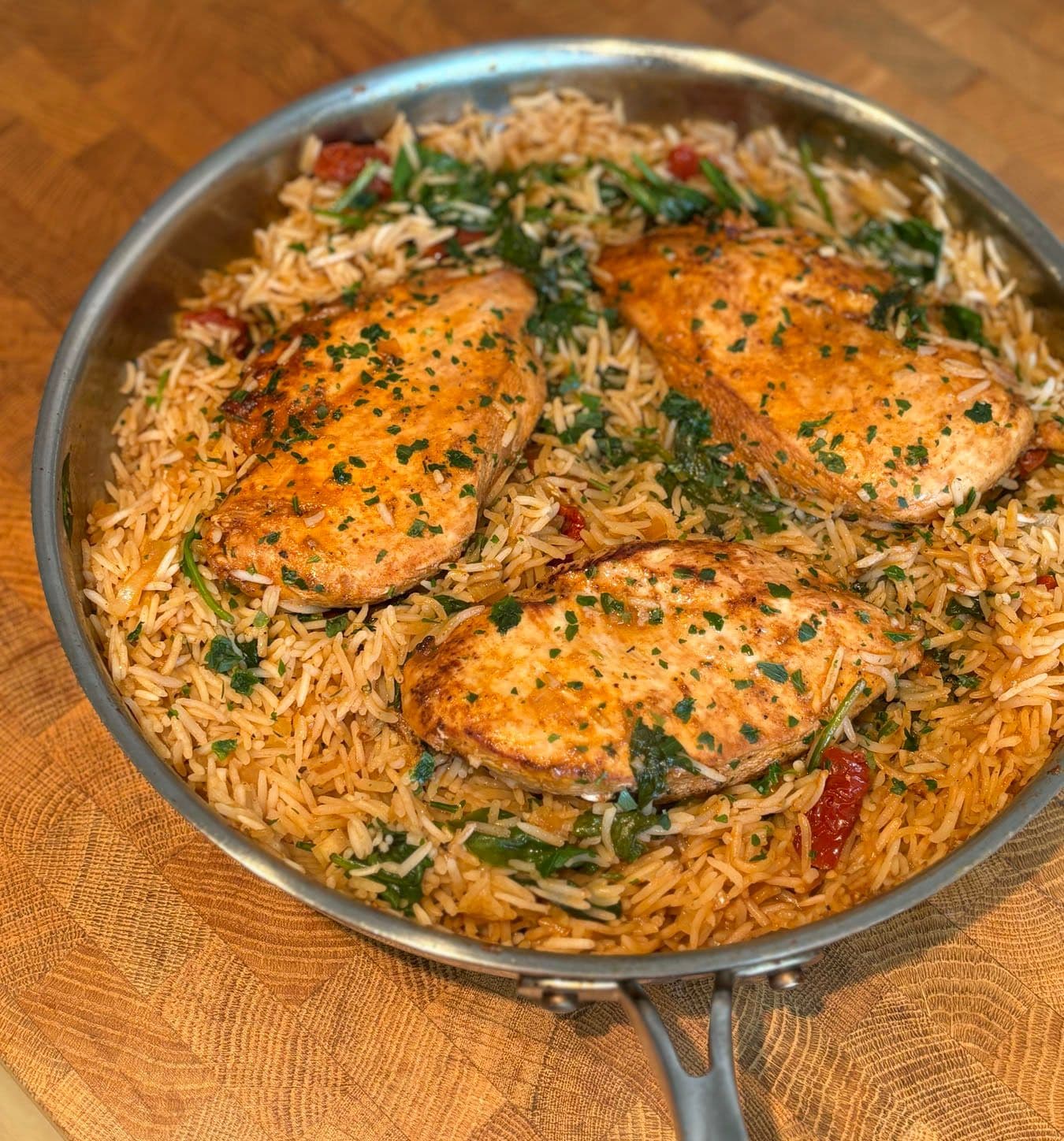 One pan-kyckling med ris och soltorkade tomater
