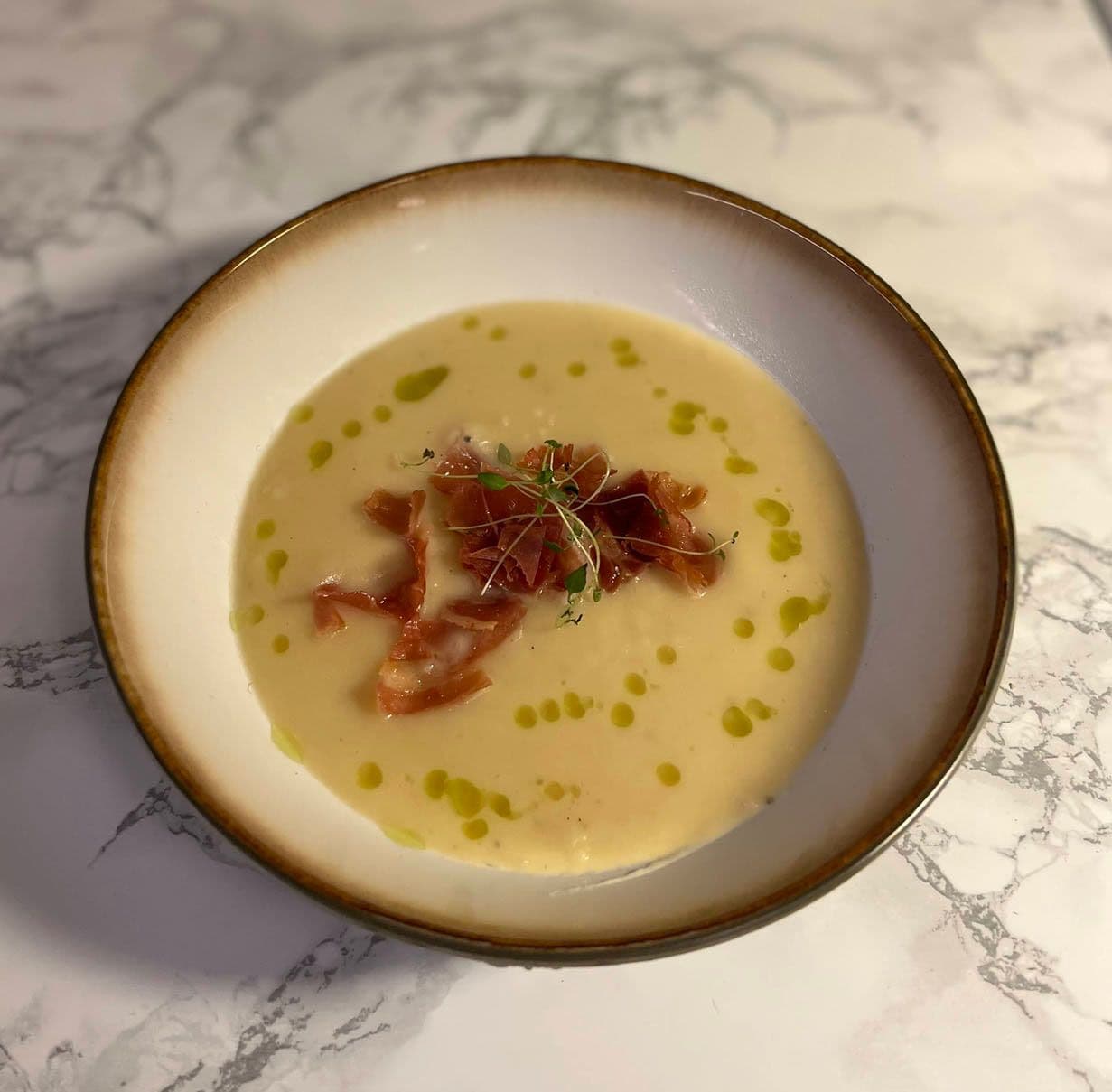 Kronärtskockssoppa med krispig prosciutto