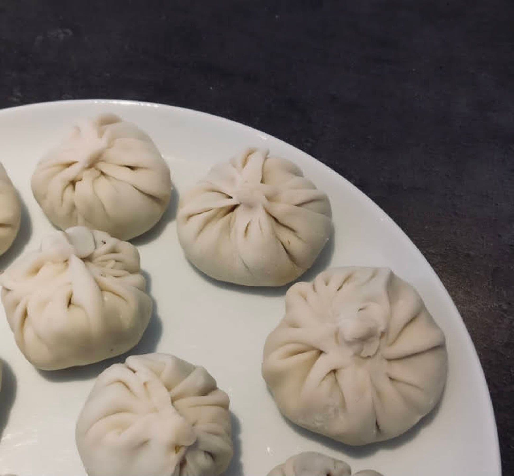 Baozi dumplings på tallrik