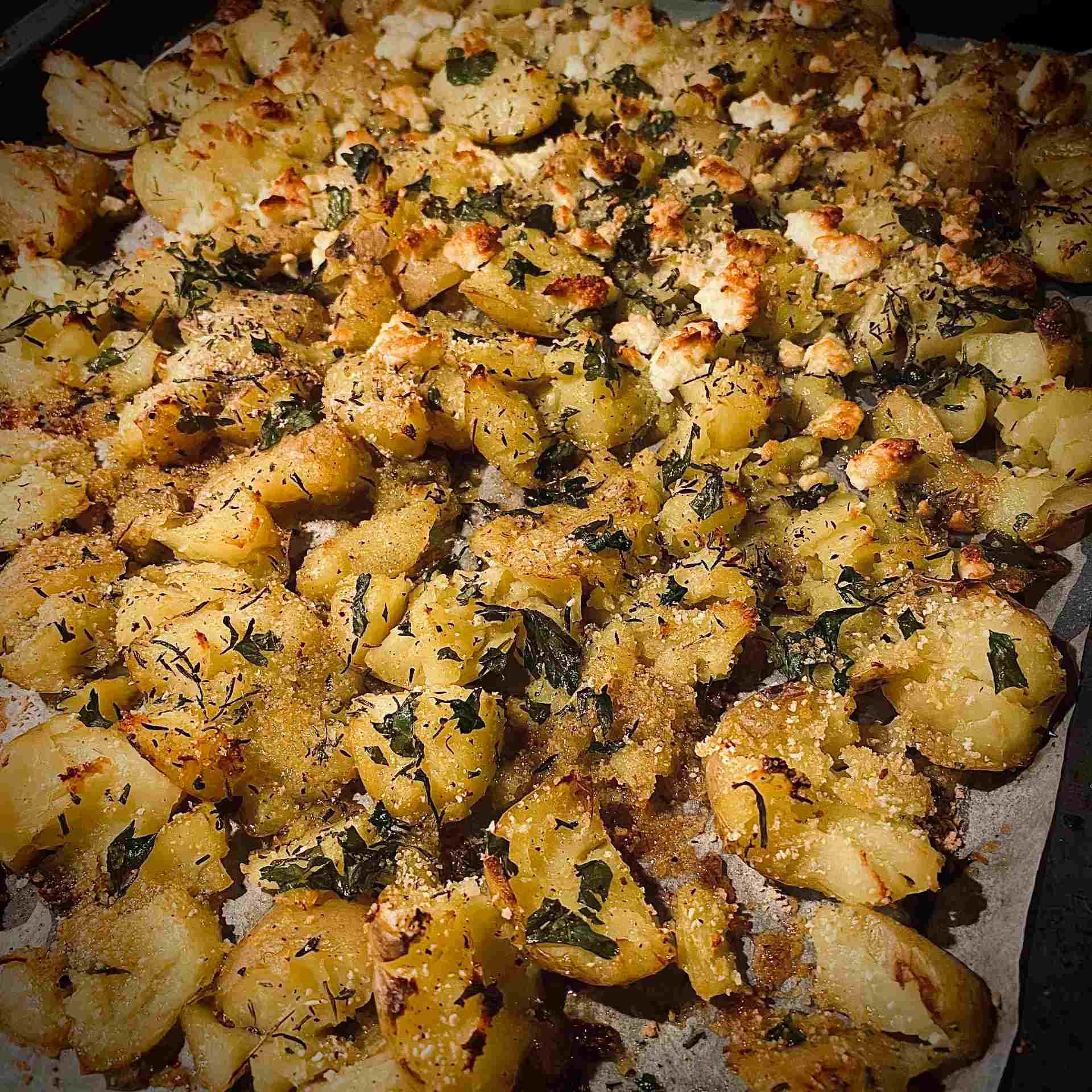 Smashed potatoes med färsk persilja och vitlökssmör